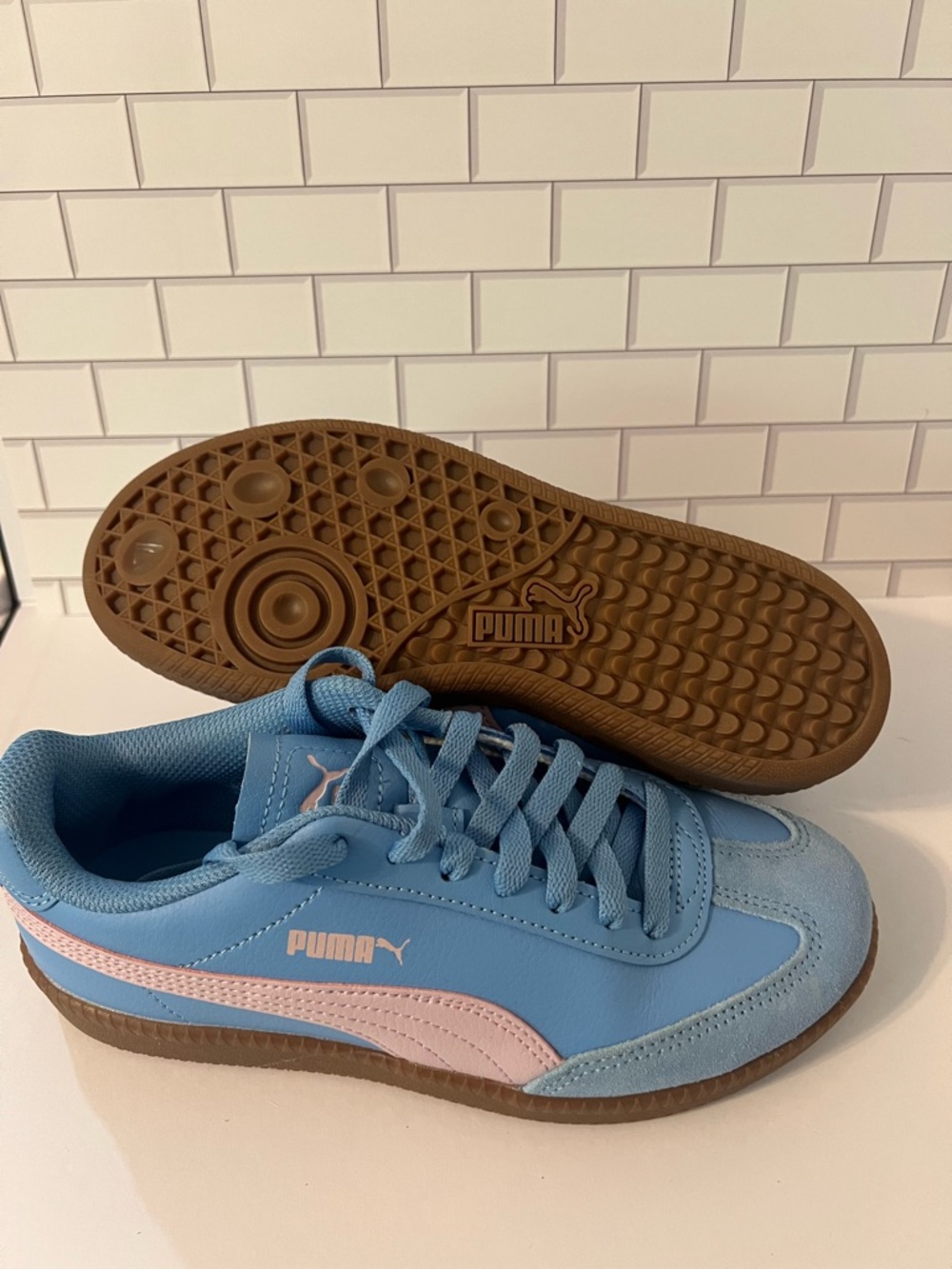 Puma Kids Light Blue and Pink Classic Low-Top Sneaker size wmns  6.5 youth 4.5